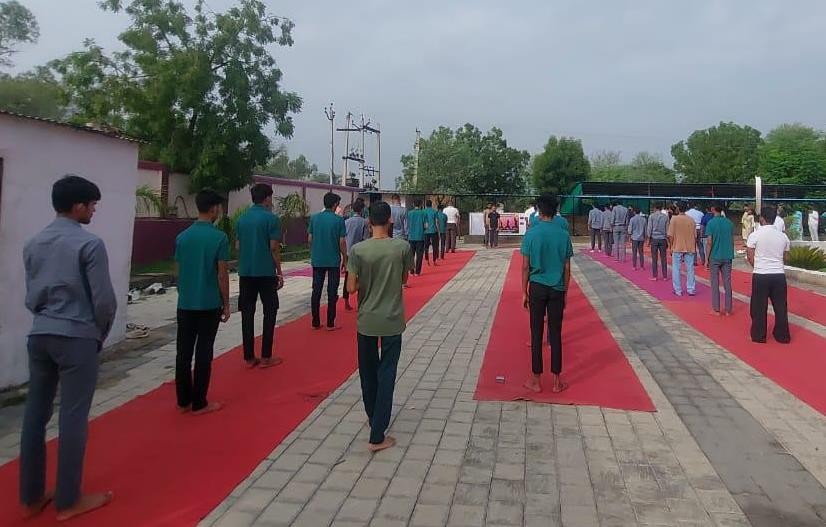 एम. जे. एफ. इंस्टीट्यूट आफ वेटेरिनरी साइंस, चोमू में “एक पृथ्वी, एक स्वास्थ्य के लिए योग“ थीम पर आधारित 11वें अंतर्राष्ट्रीय योग दिवस 2025 का आयोजन किया गया।
